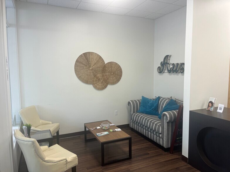 More Photos Of 10000 Research Blvd, Austin Restaurant For Lease