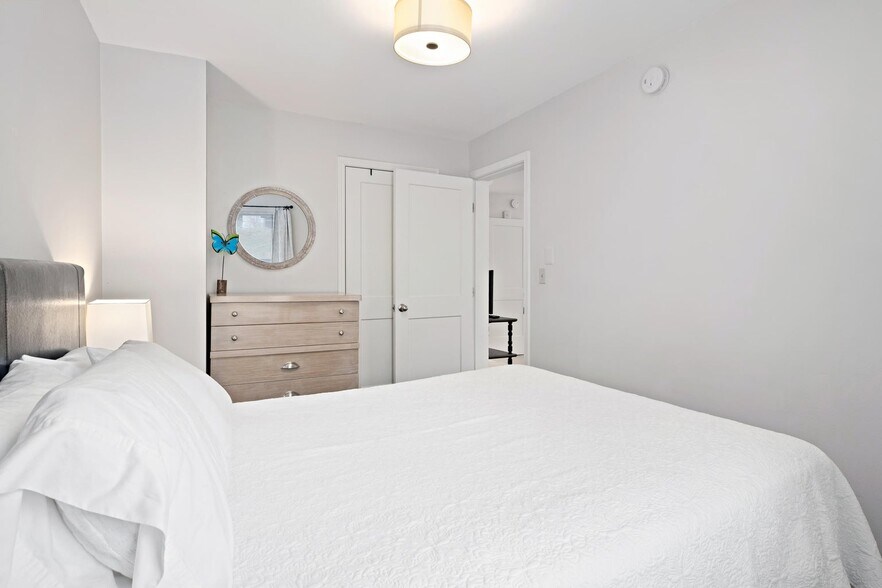 More Photos Of 22 Crescent St, Grand Rapids Apartments For Sale