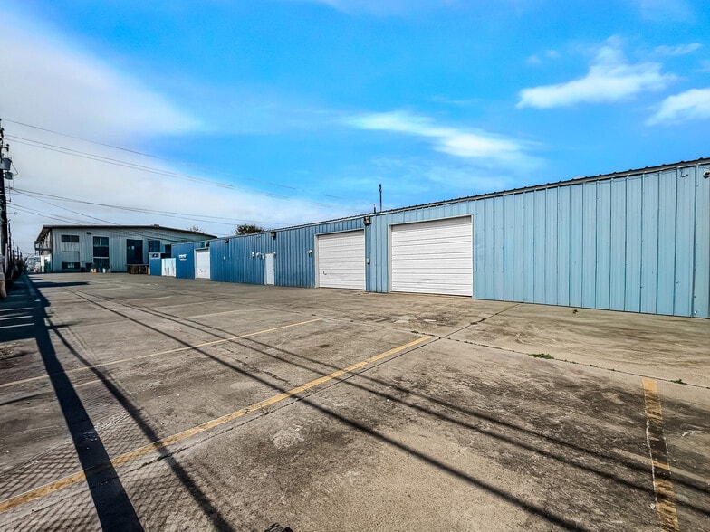 More Photos Of 3801 Saturn Rd, Corpus Christi Warehouse For Sale