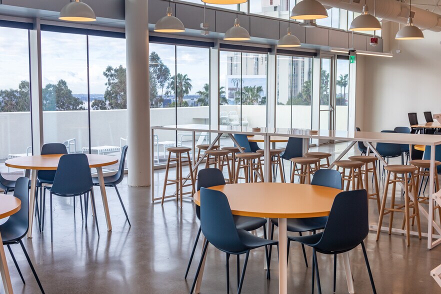 More Photos Of 8305 W Sunset Blvd, West Hollywood Office For Lease
