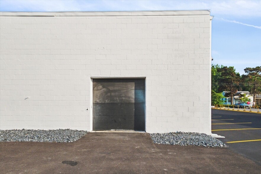 More Photos Of 969 Dixie Hwy, Rossford Freestanding For Lease