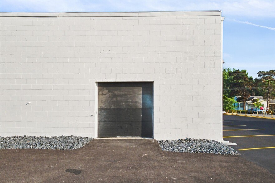 More Photos Of 969 Dixie Hwy, Rossford Freestanding For Sale
