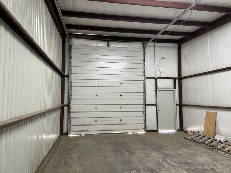 More Photos Of 10614 PR 1310, Wolfforth Warehouse For Lease