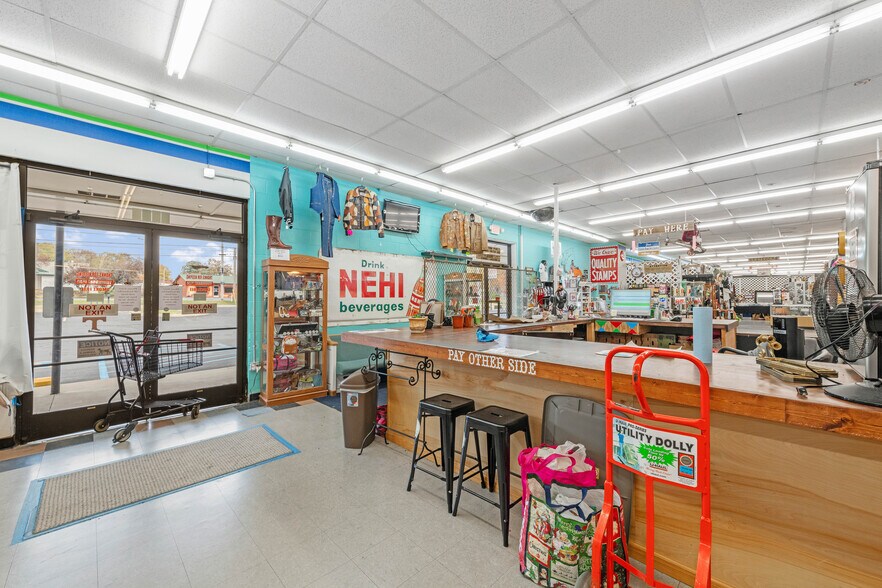 More Photos Of 3012 Highway 31 W, White House General Retail For Sale