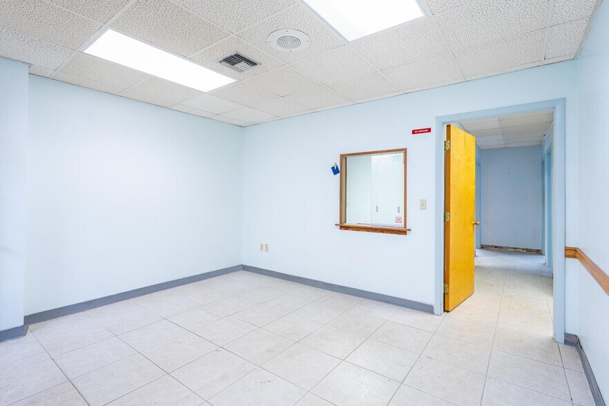 More Photos Of 7480 Fairway Dr, Miami Lakes Medical For Lease