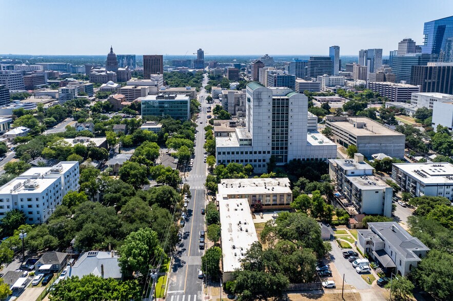 More Photos Of 806 W 11th St, Austin Office Residential For Sale