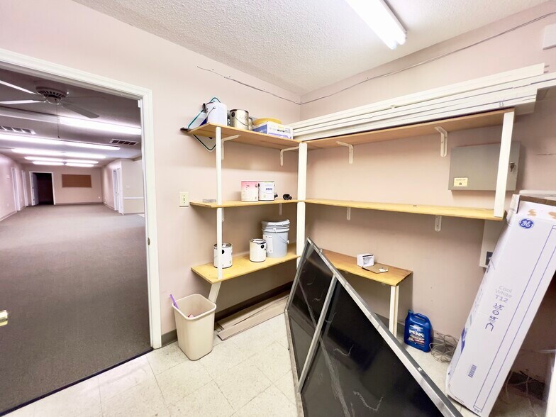 More Photos Of 735 S Broad St, Mooresville Office Residential For Lease