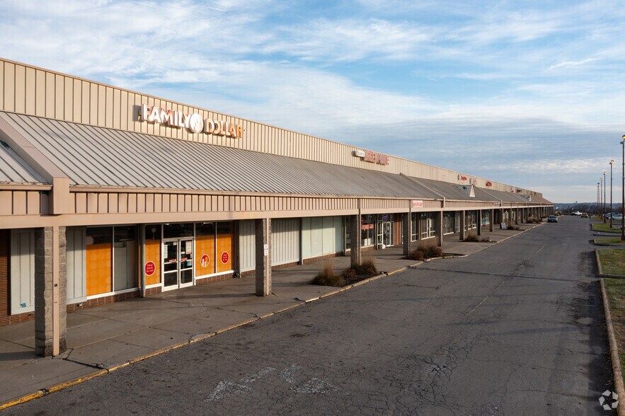 More Photos Of 415-659 S Breiel Blvd, Middletown Storefront For Lease