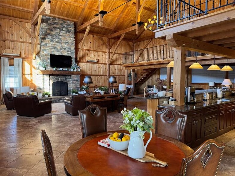 More Photos Of 115 Hilltop Dr, Phoenix Sports And Entertainment For Sale