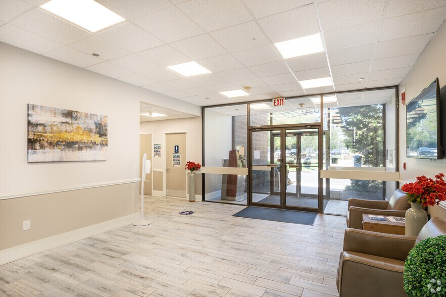 More Photos Of 20 E Clementon Rd, Gibbsboro Office For Lease