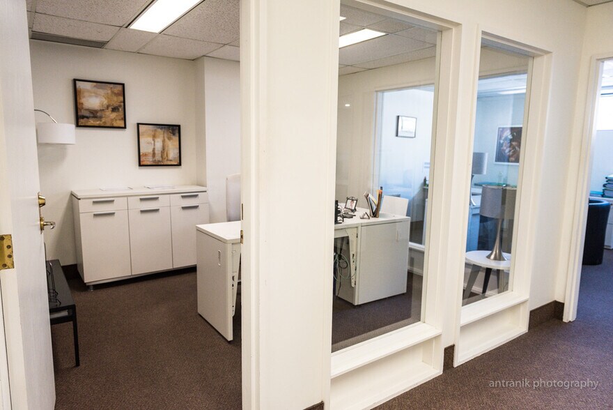 More Photos Of 455 Rue Notre-Dame E, Montréal Office Residential For Sale