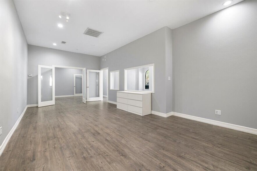 More Photos Of 12832 Willow Centre Dr, Houston Office Residential For Sale