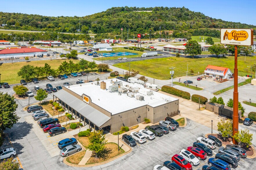 More Photos Of 800 Happy Valley St, Cave City Restaurant For Sale