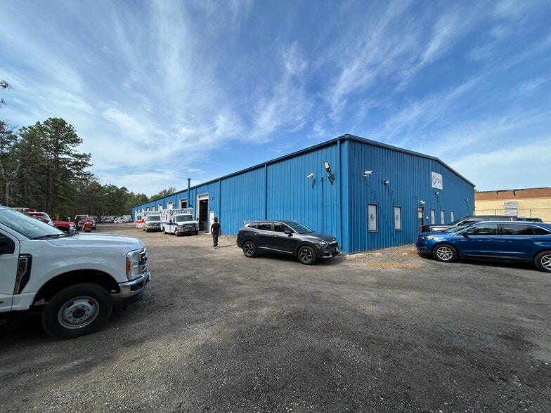 More Photos Of 2444 Ridgeway Blvd, Manchester Warehouse For Lease