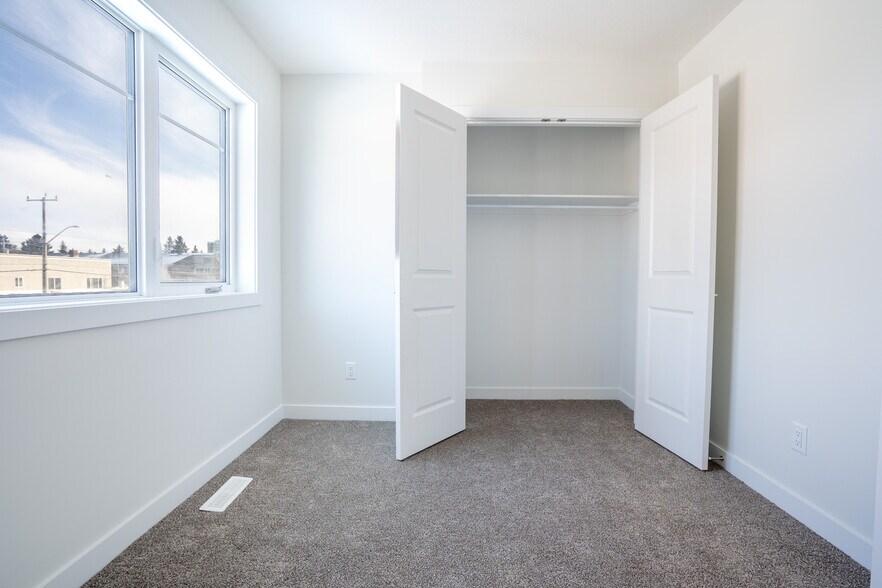 More Photos Of 10446 142 St NW, Edmonton Apartments For Sale