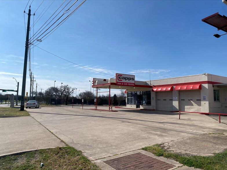 More Photos Of 4300 Airport Blvd, Austin Auto Dealership For Lease