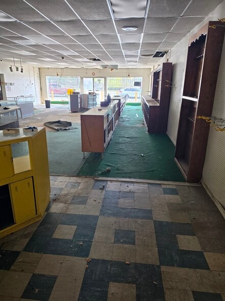 More Photos Of 4527 Jonesboro Rd, Forest Park Freestanding For Sale