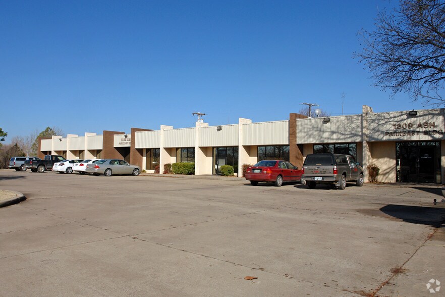 Primary Photo Of 1309-1313 W Ash Ave, Duncan Office For Sale