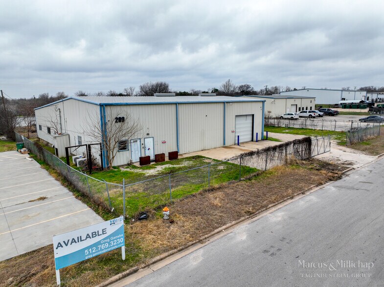 More Photos Of 209 Tradesmen Dr, Hutto Warehouse For Sale