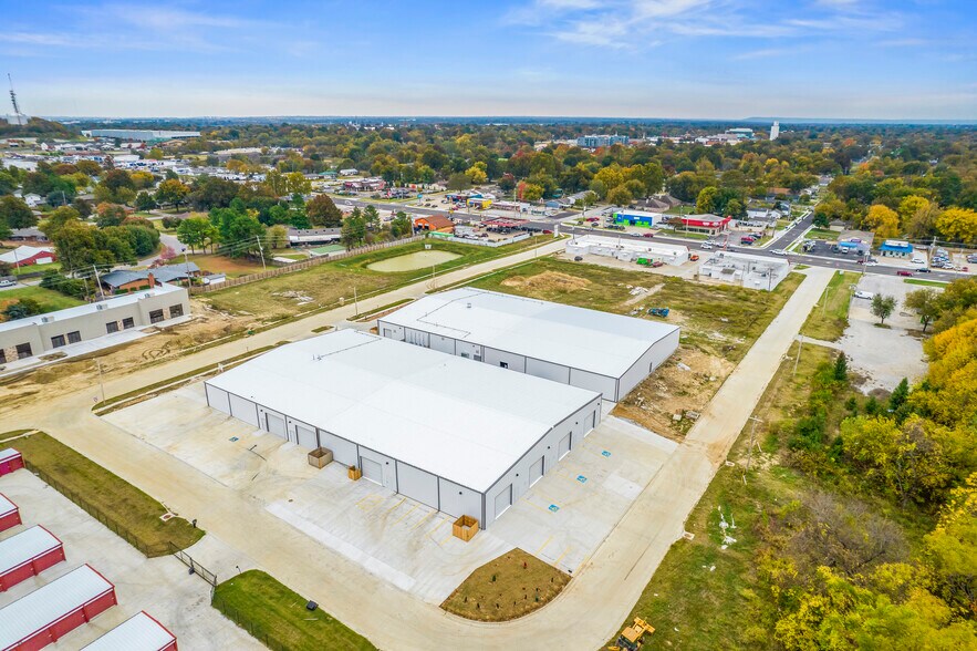 More Photos Of 1100 N Birch Ave, Broken Arrow Warehouse For Sale