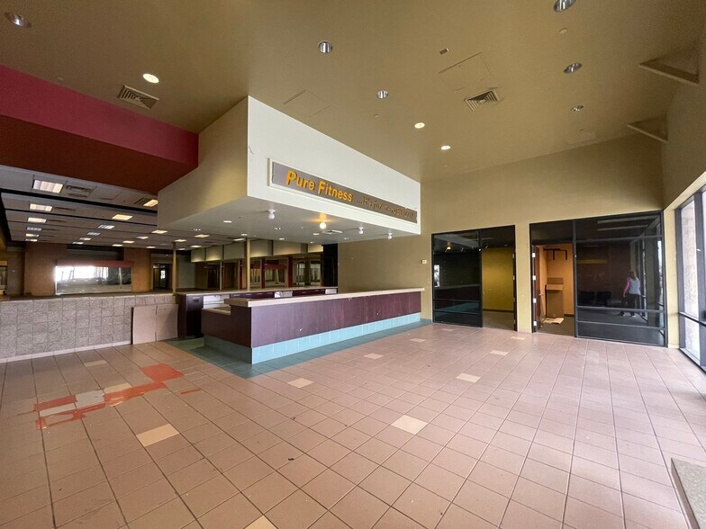 More Photos Of 7759 W Bell Rd, Peoria Storefront For Lease