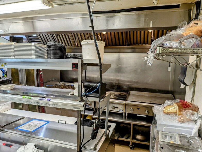 More Photos Of 406 Cherry Ave, Rochelle Sports And Entertainment For Sale