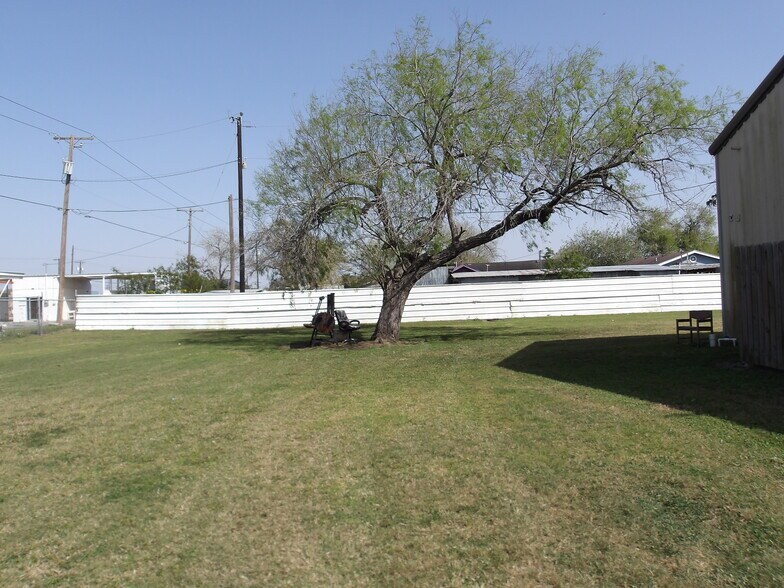 More Photos Of 1 Industrial Pkwy, Rio Hondo Freestanding For Sale