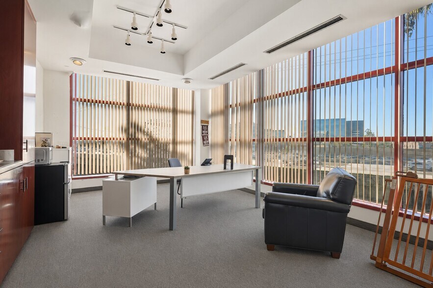 More Photos Of 2140 Cotner Ave, Los Angeles Loft Creative Space For Sale