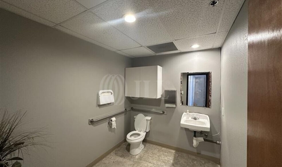 More Photos Of 8837 Lankershim Blvd, Sun Valley Light Manufacturing For Sale