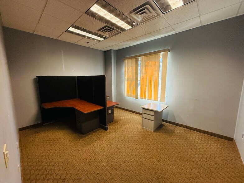 More Photos Of 5425 E Bell Rd, Scottsdale Medical For Sale