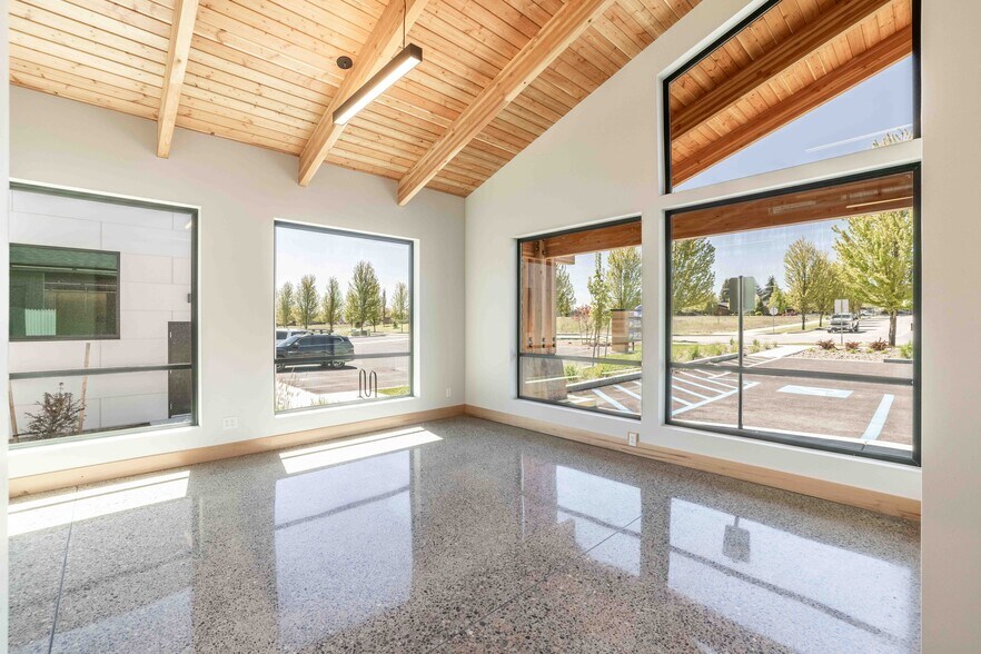 More Photos Of 8512 N Wayne Dr, Hayden Flex For Lease