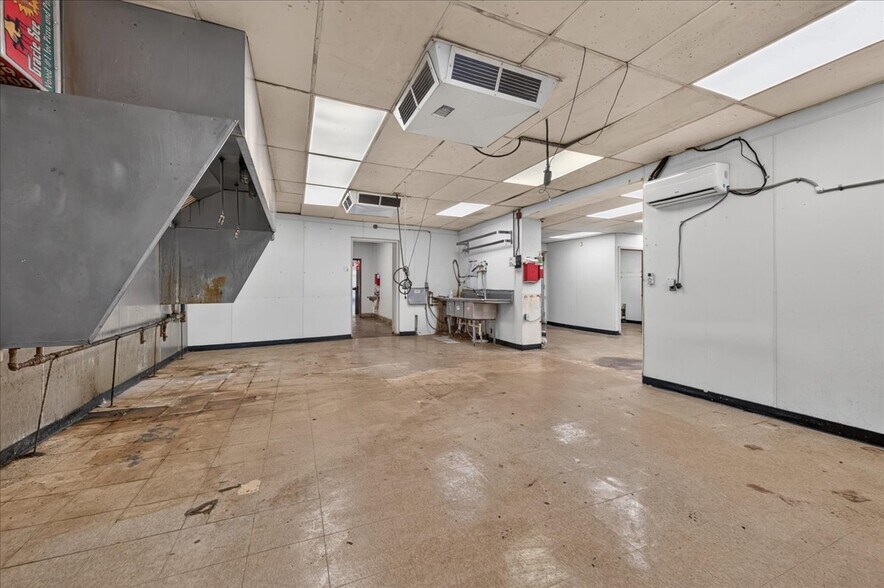 More Photos Of 26734 Michigan Ave, Inkster Freestanding For Sale