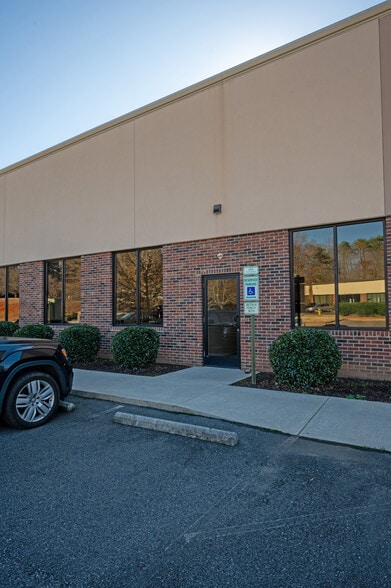 More Photos Of 129 Oakpark Dr, Mooresville Light Manufacturing For Lease
