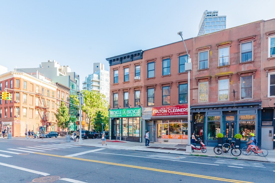 More Photos Of 858 Fulton St, Brooklyn Bank For Lease
