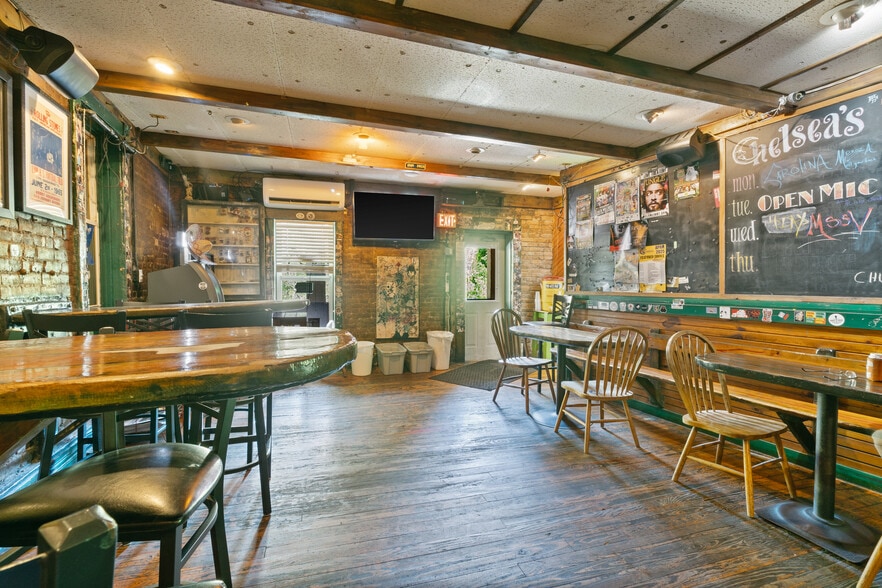 More Photos Of 10 Mountain St, Eureka Springs Restaurant For Sale