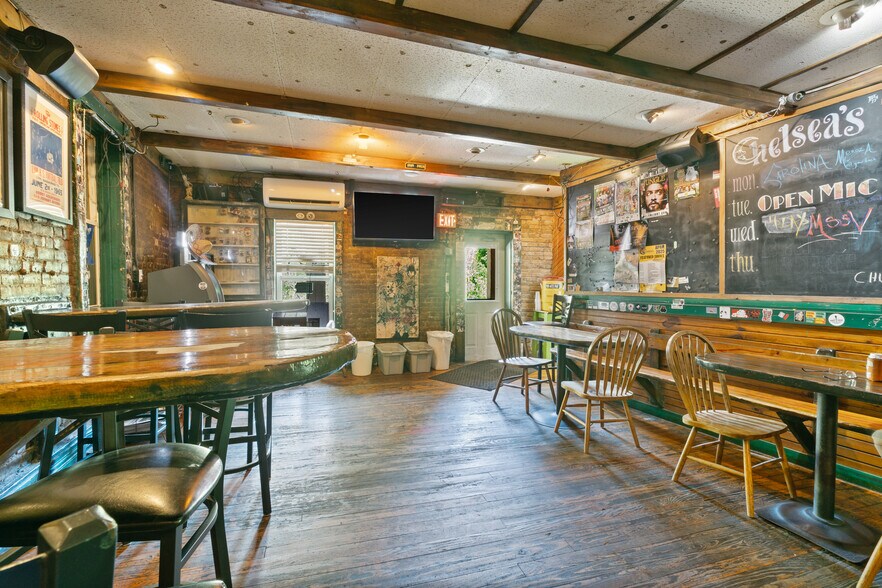 More Photos Of 10 Mountain St, Eureka Springs Restaurant For Lease