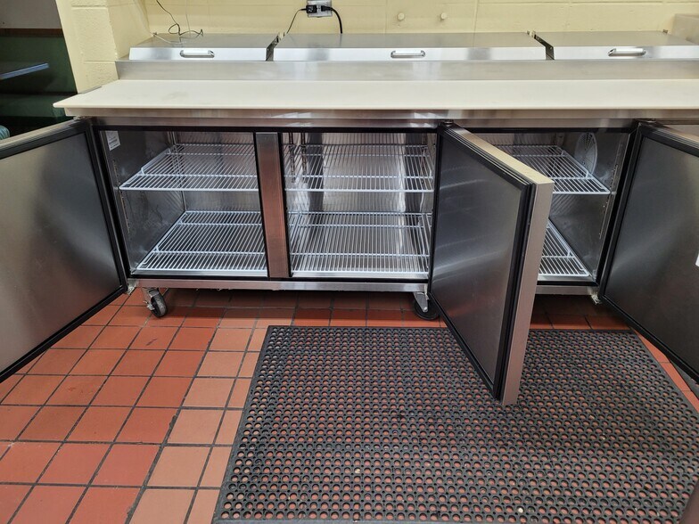 More Photos Of 630 NE Main St, Lewistown General Retail For Lease