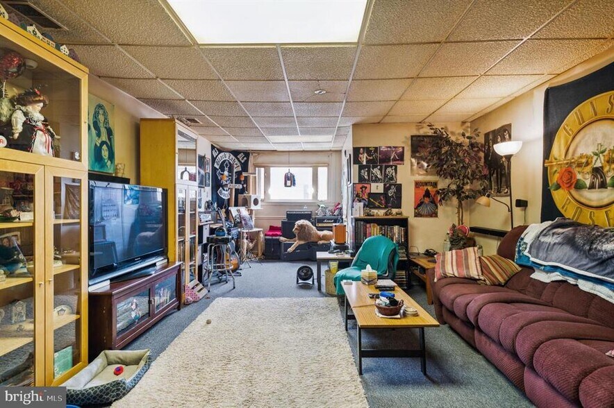 More Photos Of 934 Market St, Marcus Hook Storefront Retail Residential For Sale