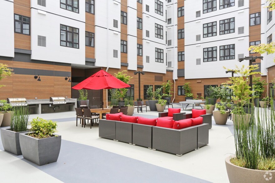 More Photos Of 913 S Jackson St, Seattle Apartments For Lease