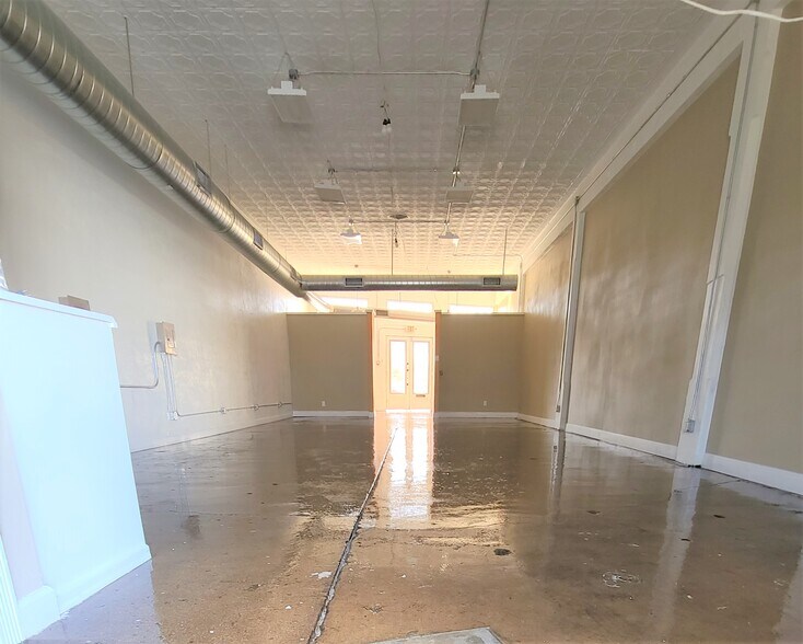 More Photos Of 4500-4512 S Flores St, San Antonio Storefront Retail Office For Lease