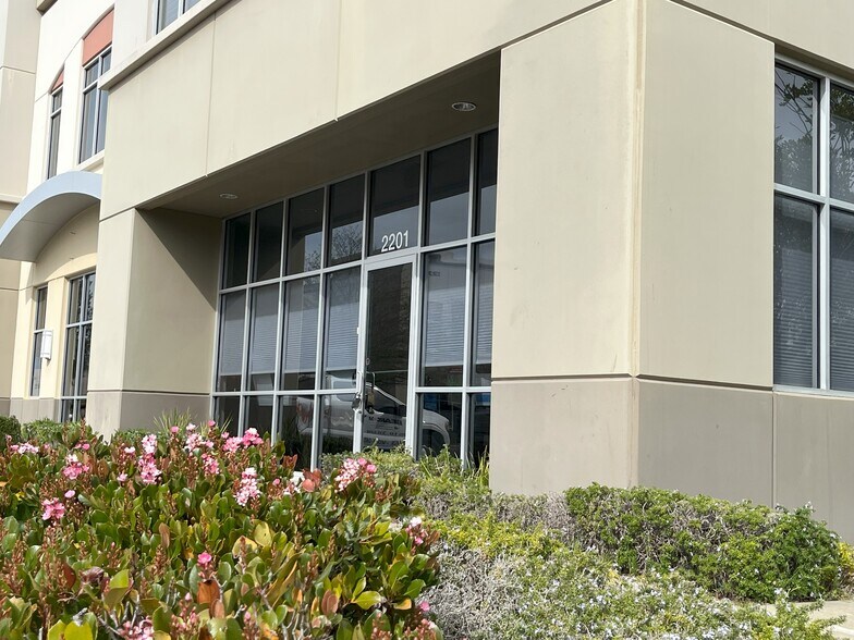 More Photos Of 2201-2213 N Loop Rd, Alameda Research And Development For Sale