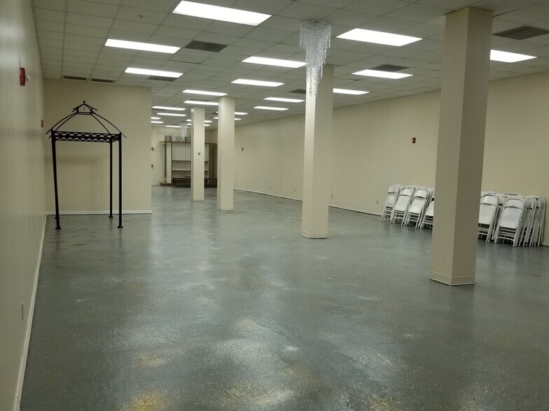 More Photos Of 6972 Main St, Lithonia Storefront For Sale