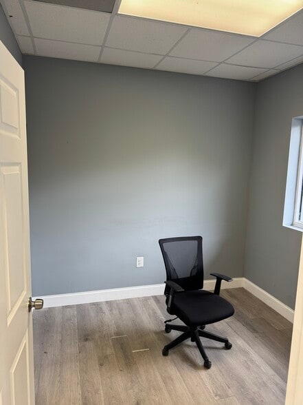 More Photos Of 801-893 Kings Hwy, Fort Pierce Light Manufacturing For Sale