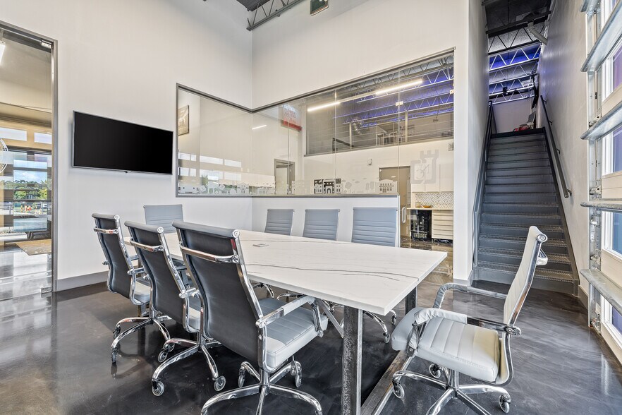 More Photos Of 611 E Bay St, Winter Garden Truck Terminal For Lease