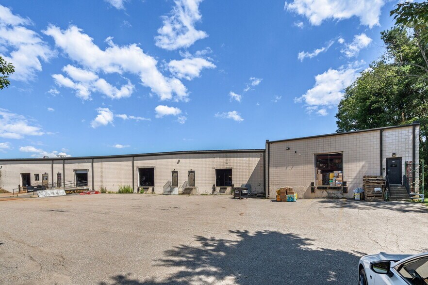 More Photos Of 31-39 Flagship Dr, North Andover Light Distribution For Sale