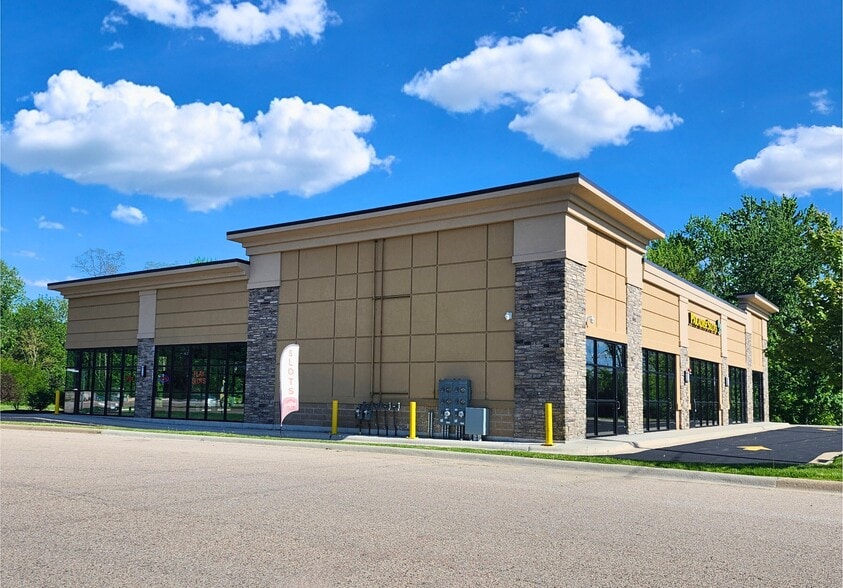 More Photos Of 5032-5064 S Main St, Rockford General Retail For Sale