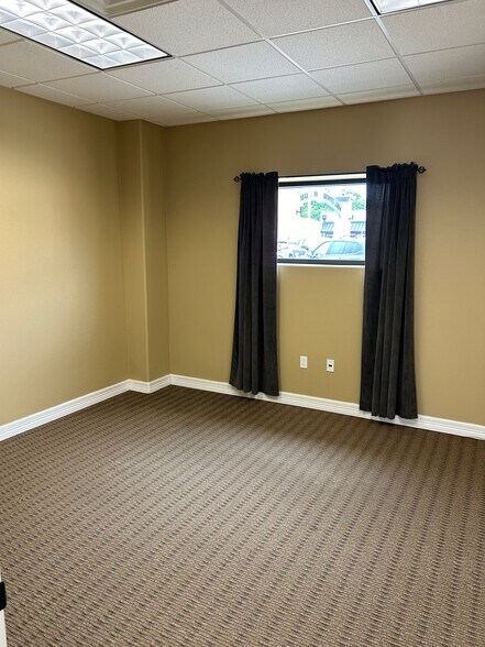 More Photos Of 231 N Twin City Hwy, Nederland Office For Sale