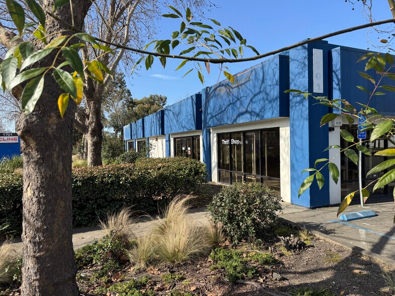 More Photos Of 1701 Piner Rd, Santa Rosa Industrial For Lease