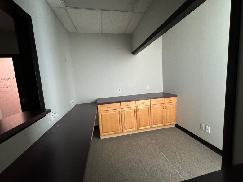 More Photos Of 19401 E 40 Hwy, Independence Office For Lease
