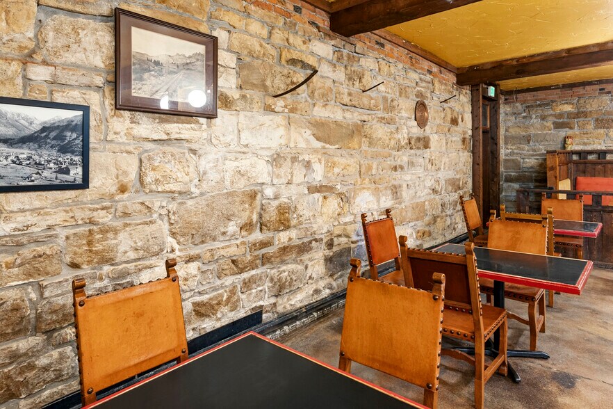 More Photos Of 8 S Grand Ave, Montrose Storefront Retail Residential For Lease